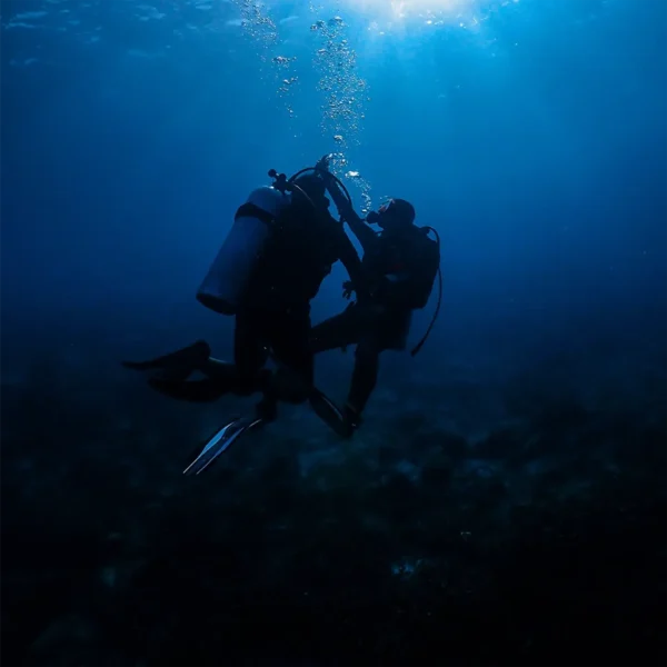 Rescue scenario in the PADI Rescue Diver course at Nava Scuba Diving